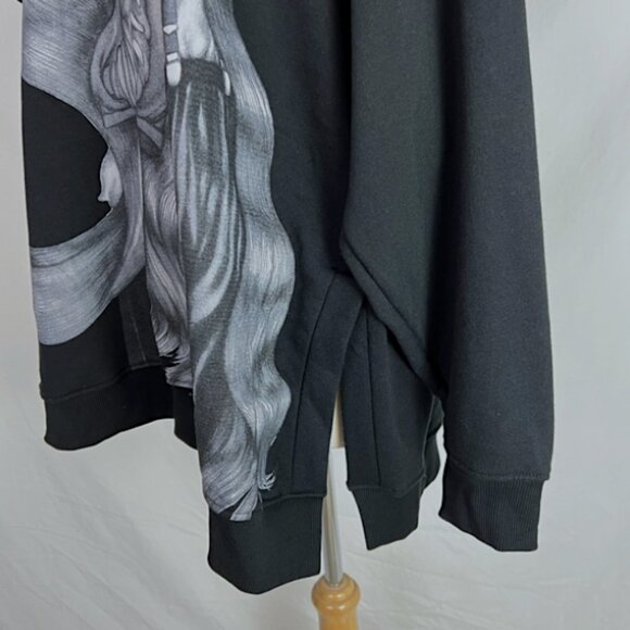 PRICE DROP FOR CCO!!! Cute ZARA Graphic Image Sweatshirt Hoodie in Black & White - Picture 8 of 10